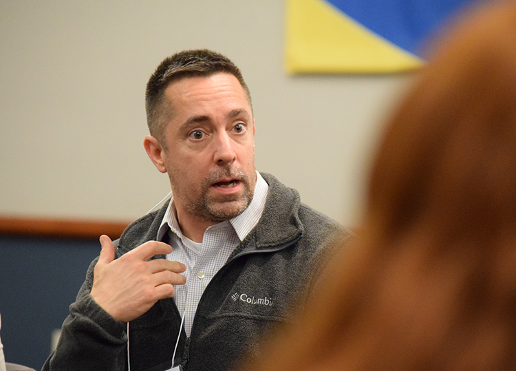 Ed Crowder, a spokesman for United Illuminating Co., makes a point during a discussion at Journalism Alumni Night Nov. 30. | Jodie Mozdzer Gil photo.