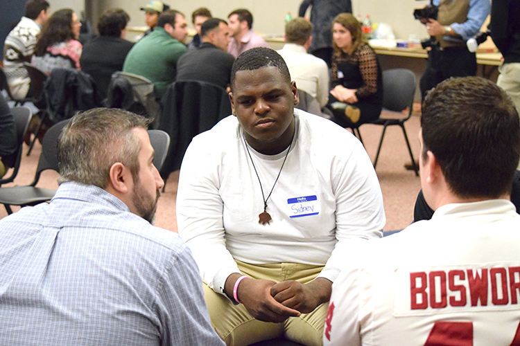 Sidney Jones, a journalism student at Southern, talks with sports reporters during the Journalism Alumni Night Nov. 30. | Jodie Mozdzer Gil photo.